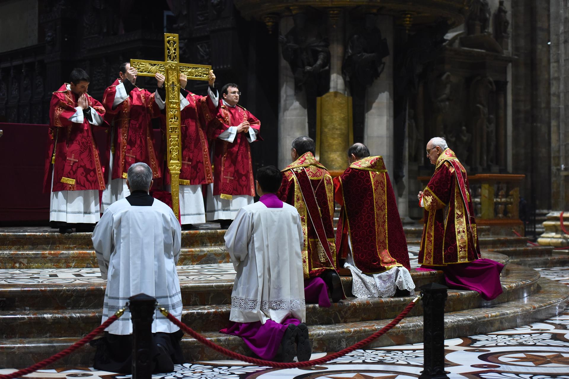 La celebrazione del Venerdì santo in Duomo - Duomo di Milano SITO UFFICIALE