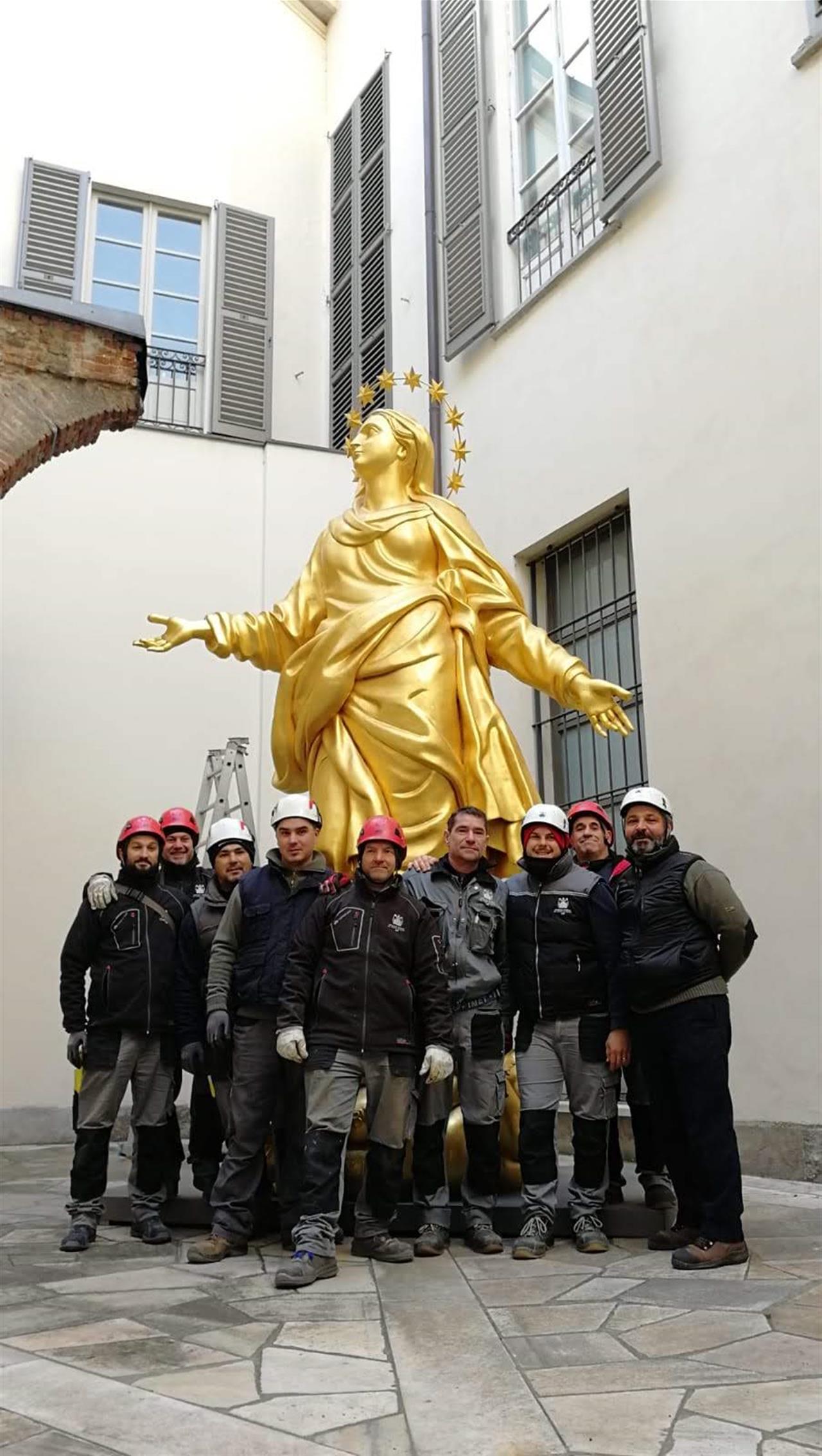 Spostamento Madonnina in Duomo