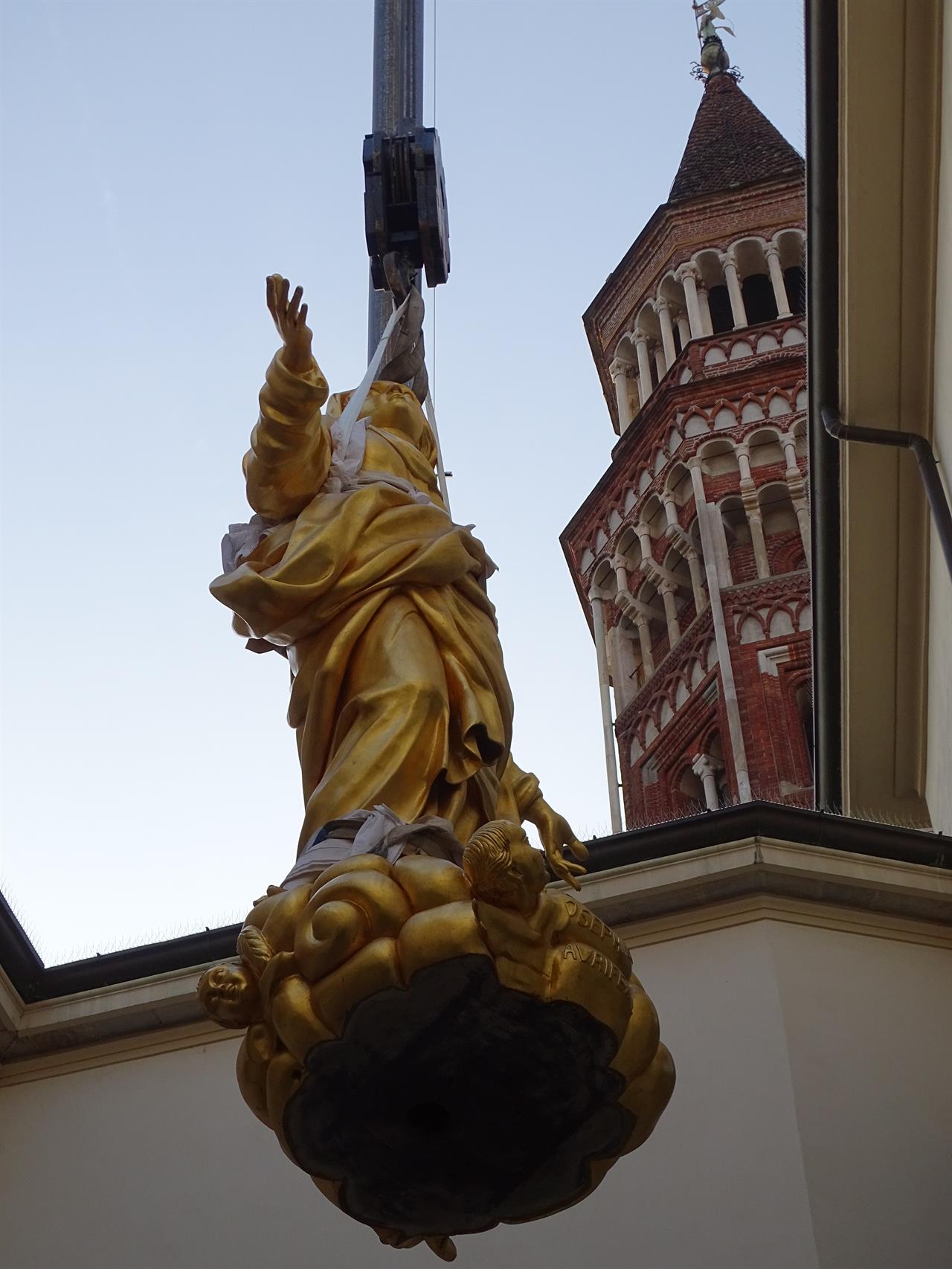 Spostamento Madonnina in Duomo