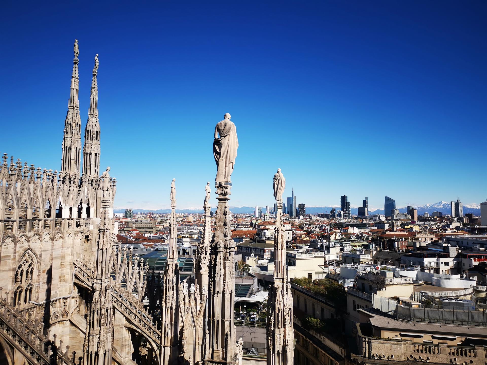 Panoramica Terrazze Del Duomo Di Milano